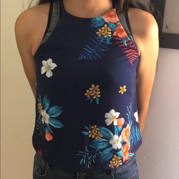 Tropical halter top - Picture 1 of 2